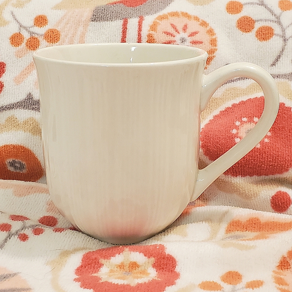 Thompson Pottery Maison White Mug 6778992 with ribbed stripes